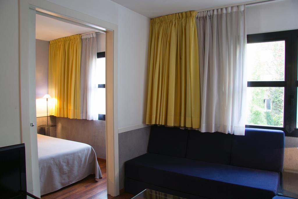 Apartamentos Descartes Βαρκελώνη Εξωτερικό φωτογραφία