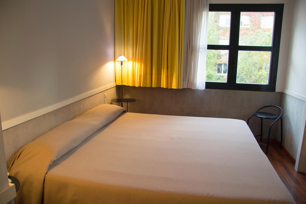 Apartamentos Descartes Βαρκελώνη Εξωτερικό φωτογραφία